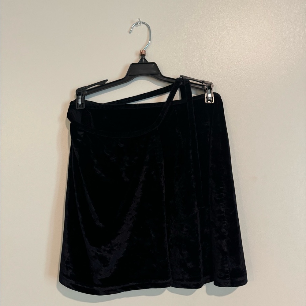 Black skirt